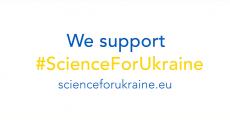 Powiększ zdjęcie: Napisy na białym tle, kolejno, jeden pod drugim, wyśrodkowane względem pola. Niebieski napis: We support. Żółty napis: #ScienceForUkraine. Niebieski napis: scienceforukraine.eu