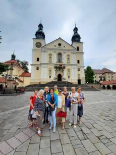 Powiększ zdjęcie: Seniorzy z Klubu Senior Plus z ulicy Jesionowej na wycieczce w Wadowicach