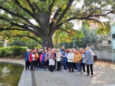 Powiększ zdjęcie: Seniorzy z OWOS przy Stawie Zamkowym w Opolu