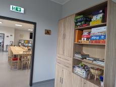 Powiększ zdjęcie: Biblioteczka