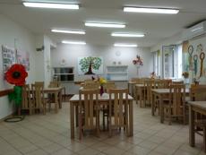 Powiększ zdjęcie: Sala aktywności dziennej i jadalnia w Domu Dziennego Pobytu przy ul. Sterniczej 8a