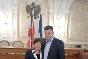 1.	P. Lucyna Dodyk (Klub Senior+ ul. Jutrzenki) z Z-cą Prezydenta Miasta B-B p. Piotrem Kucią w Sali Sesyjnej UM - Plebiscyt Aktywny Senior 2021r.